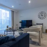 1 Bedroom Apartment In Burj Digbeth Db1